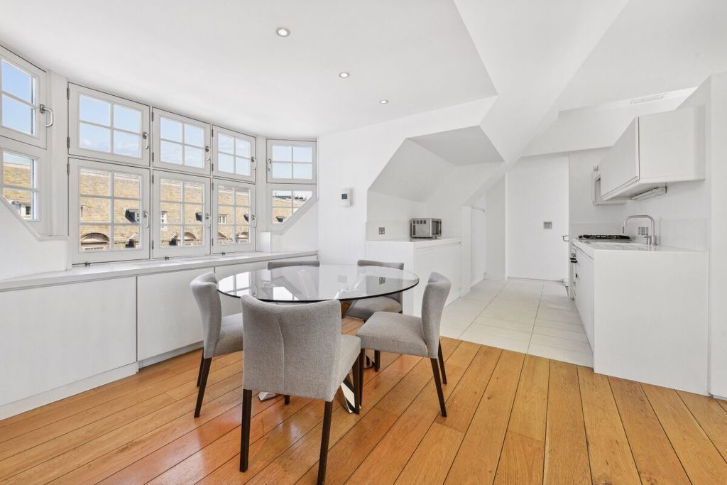 Property photo 2 of 17 Jll