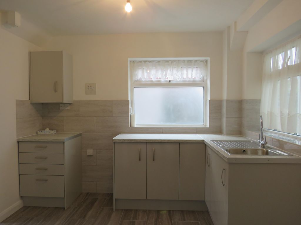 Property photo 3 of 12 Kitchen