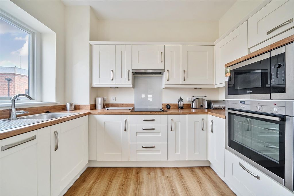 Property photo 3 of 22 Kitchen