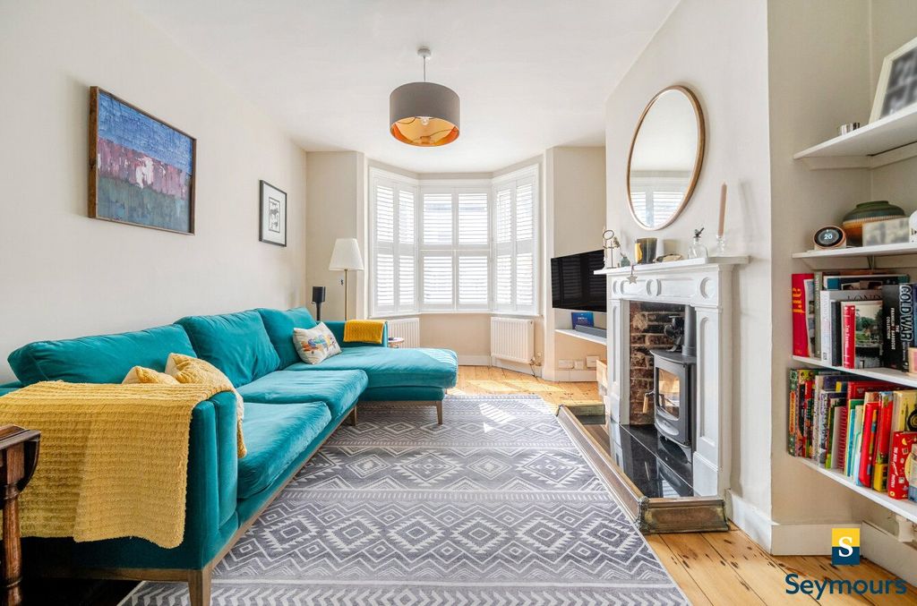 Property photo 3 of 21 Sitting Room