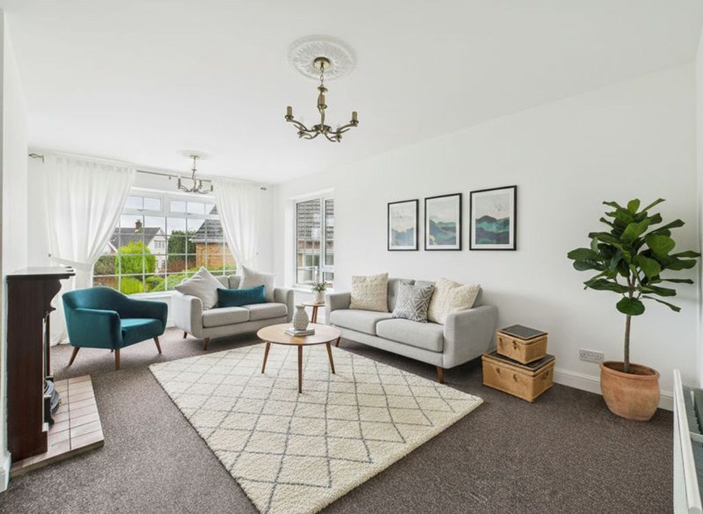 Property photo 2 of 16 Lounge (Virtually Furnished)