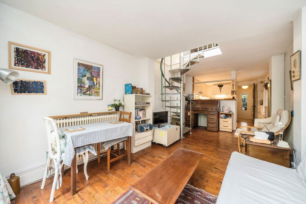 Property photo 2 of 11