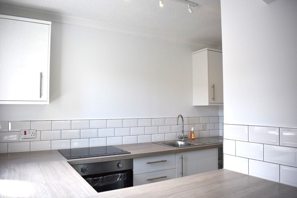 Property photo 3 of 6 Kitchen