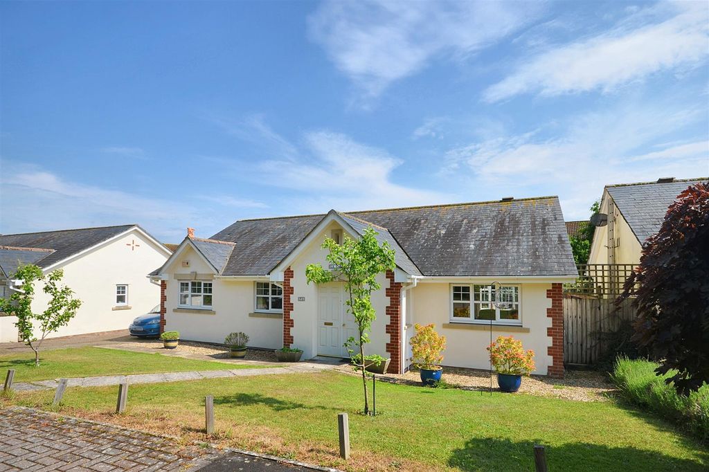 Property photo 1 of 11 Front