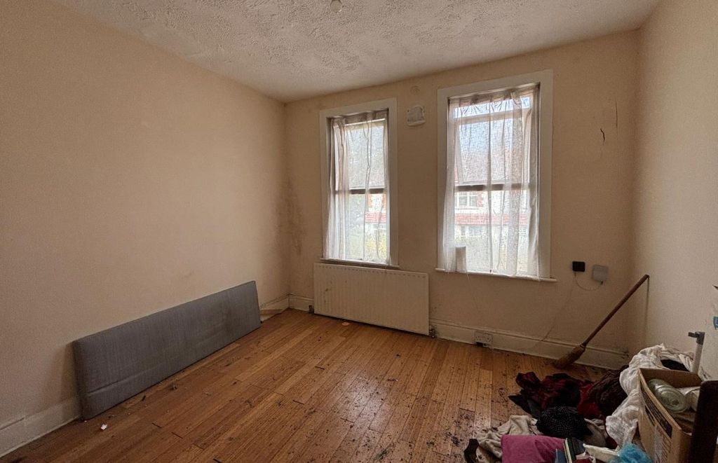 Property photo 2 of 8