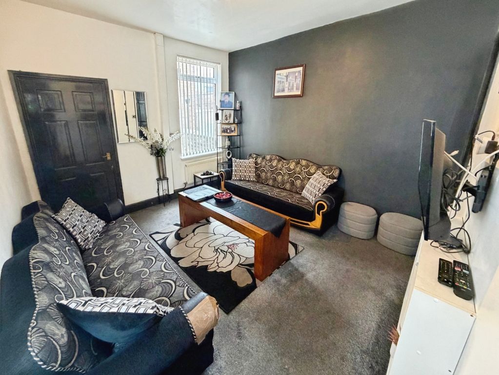 Property photo 3 of 10 Living Room