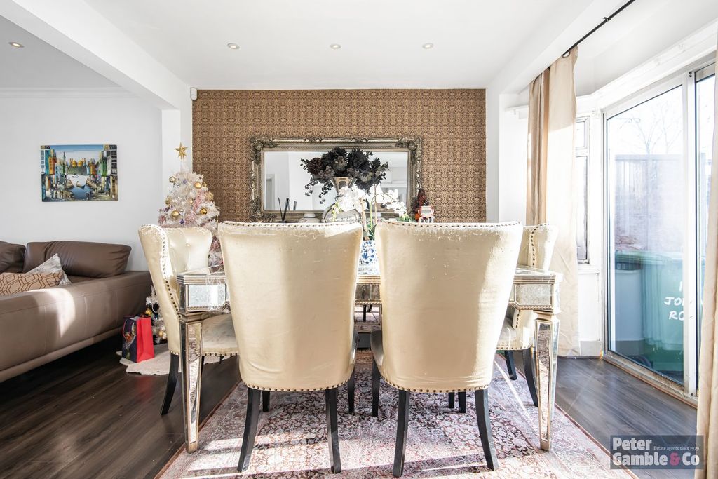 Property photo 3 of 22