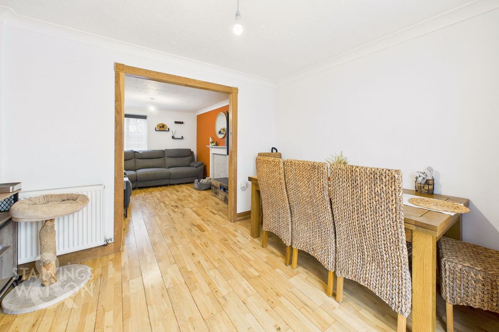 Property photo 2 of 26