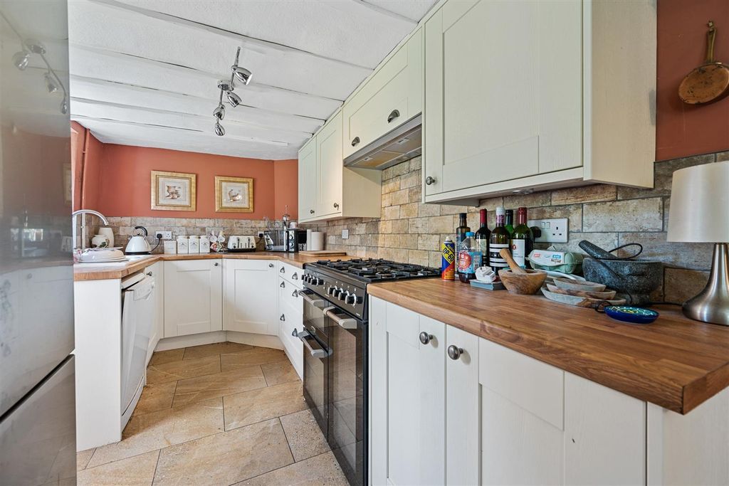 Property photo 3 of 27