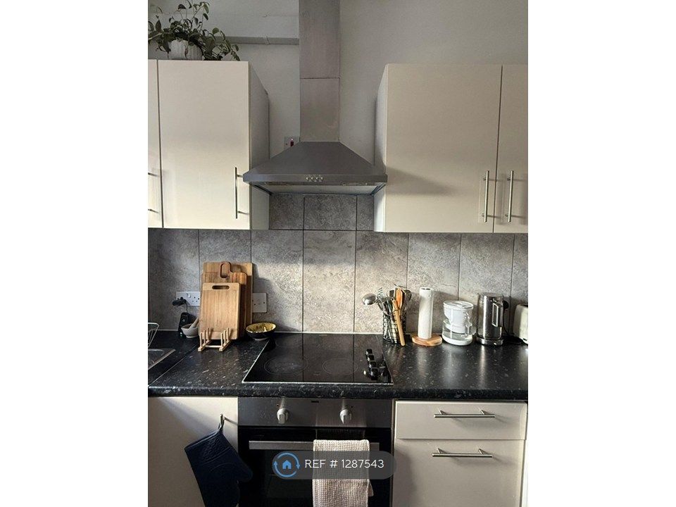 Property photo 2 of 25