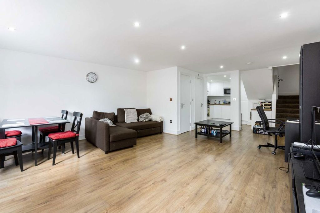 Property photo 2 of 5