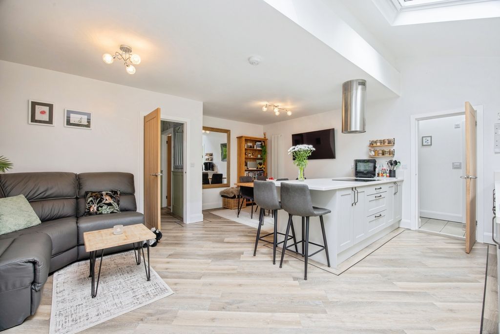 Property photo 2 of 23 Photo