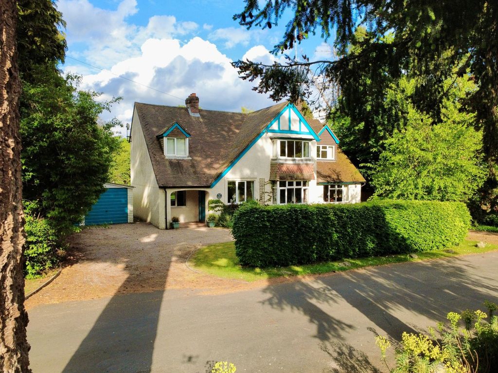 Property photo 1 of 18 Douglas Grove