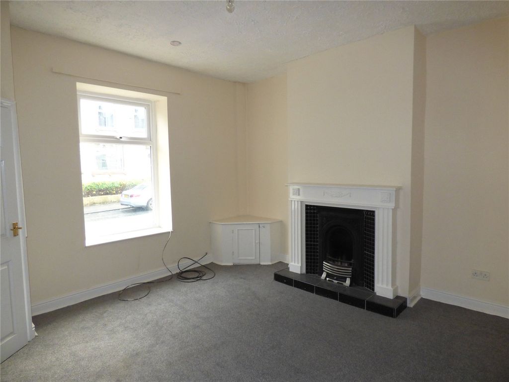 Property photo 2 of 11 Lounge