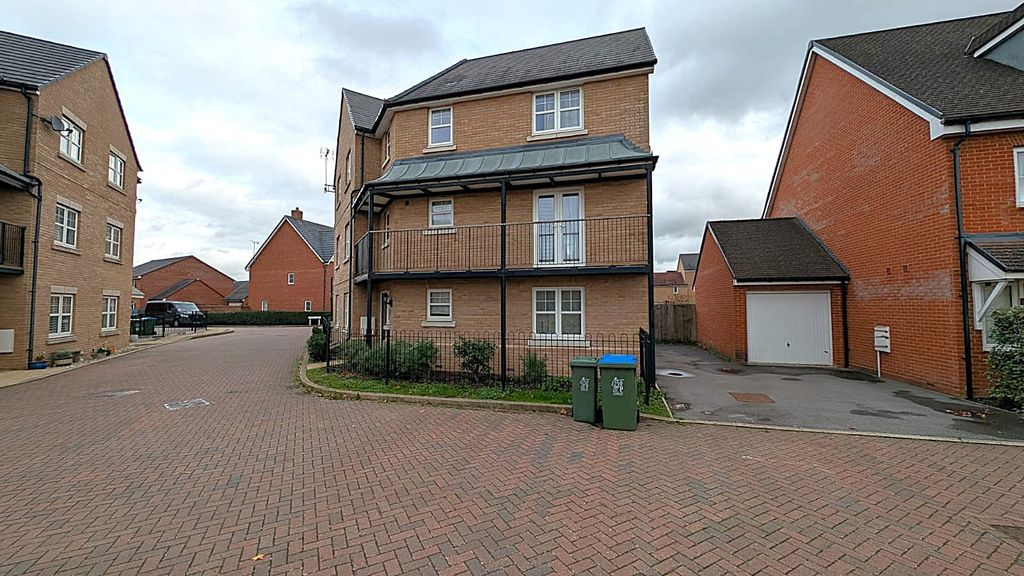 Property photo 2 of 25