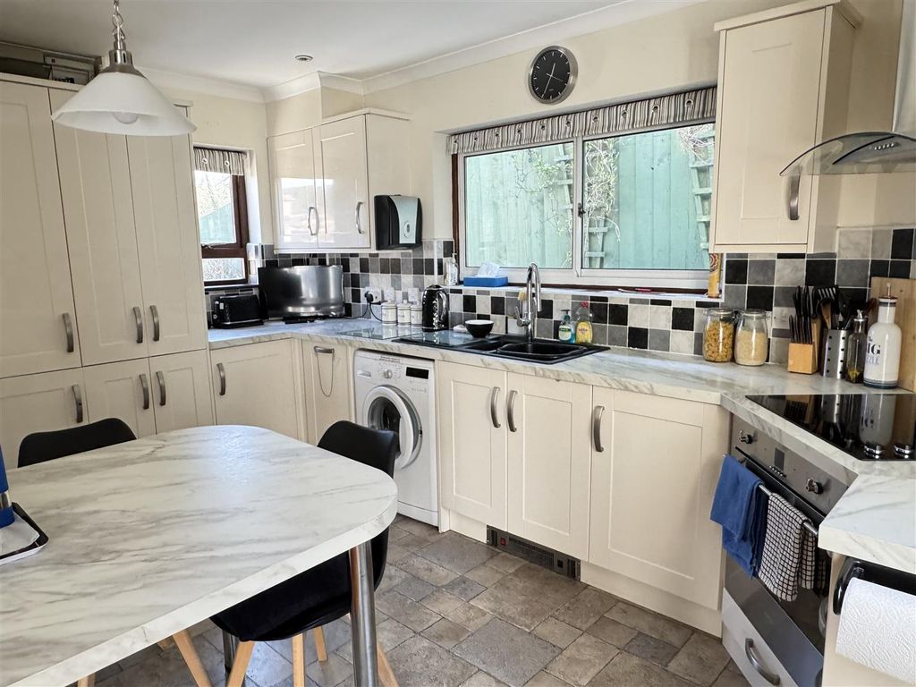 Property photo 3 of 38 Kitchen