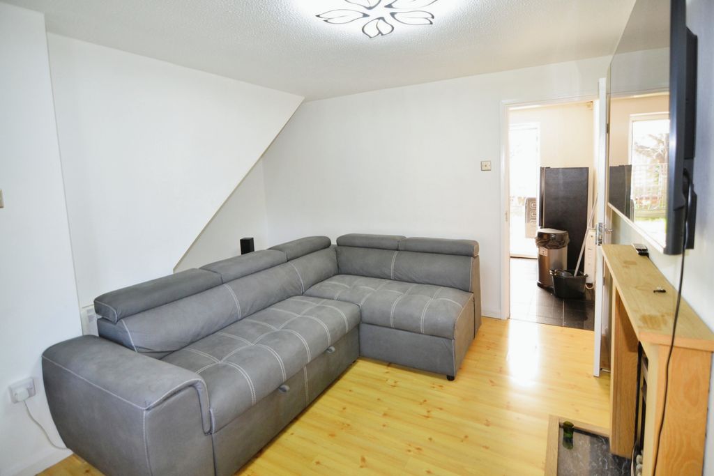 Property photo 3 of 10 Lounge