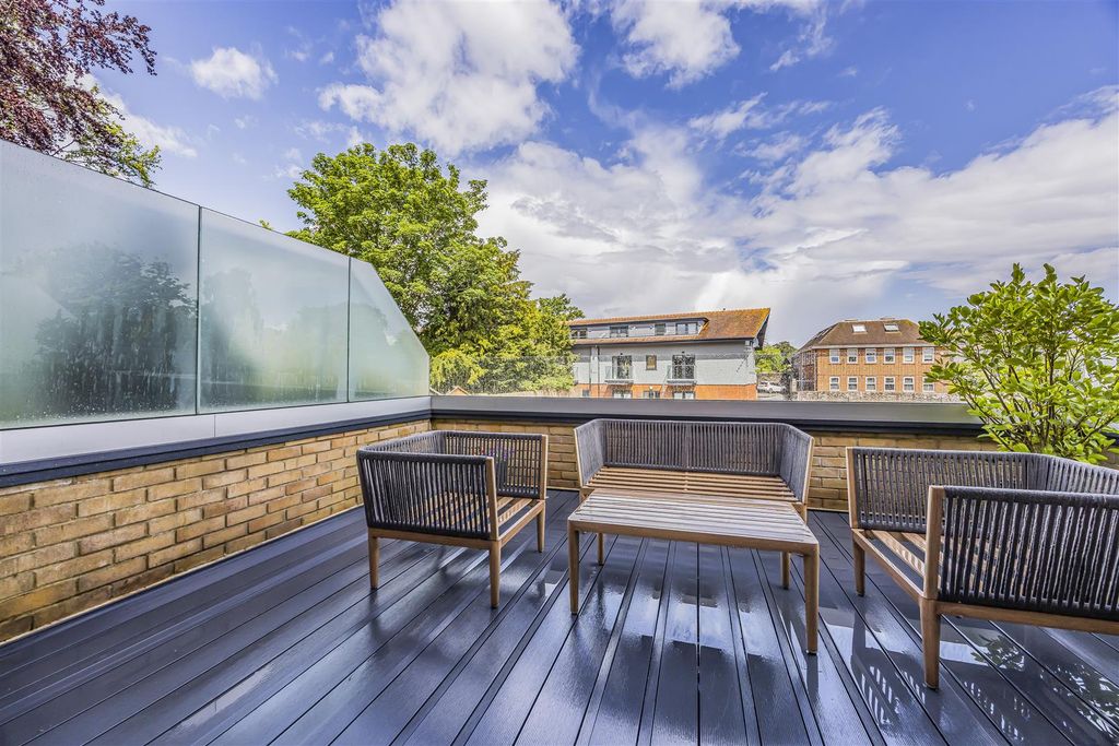 Additional image 21 of 4 bed town house for saleWykeham Place, Fareham PO16