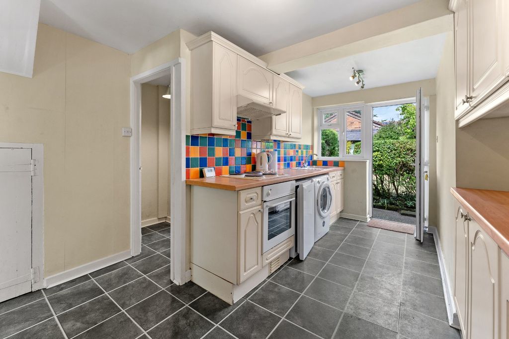 Property photo 2 of 11 Kitchen