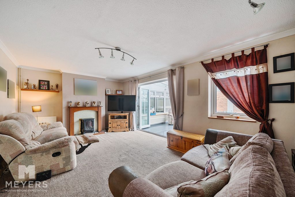 Property photo 2 of 21