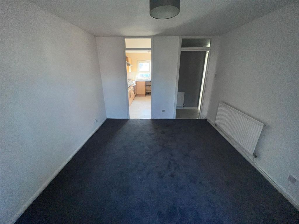 Property photo 2 of 7 Lounge.Jpg