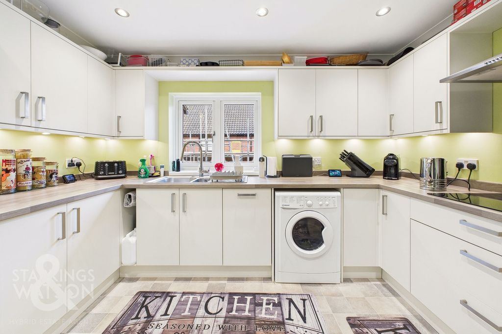 Property photo 3 of 13