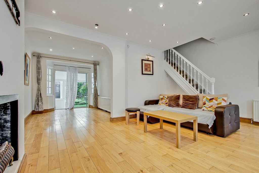 Property photo 2 of 13