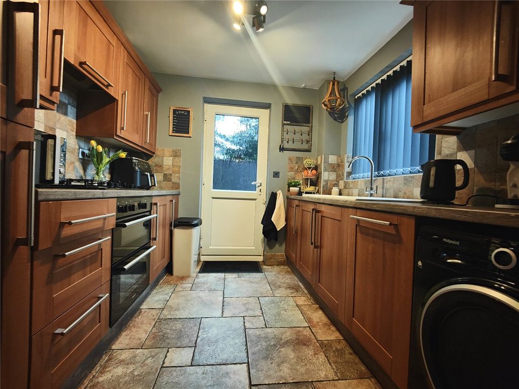 Property photo 2 of 18 Picture No. 23