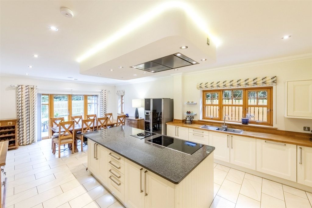 Property photo 2 of 34 Reidford Gardens 6