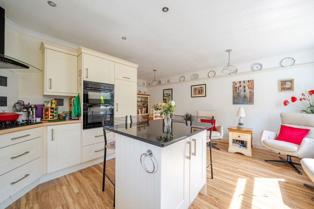 Property photo 3 of 20 3 - 1-6A70cc1B14Bd8-1...
