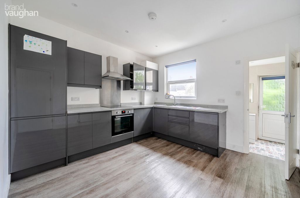 Property photo 2 of 9 6414E7Df-B944-471...