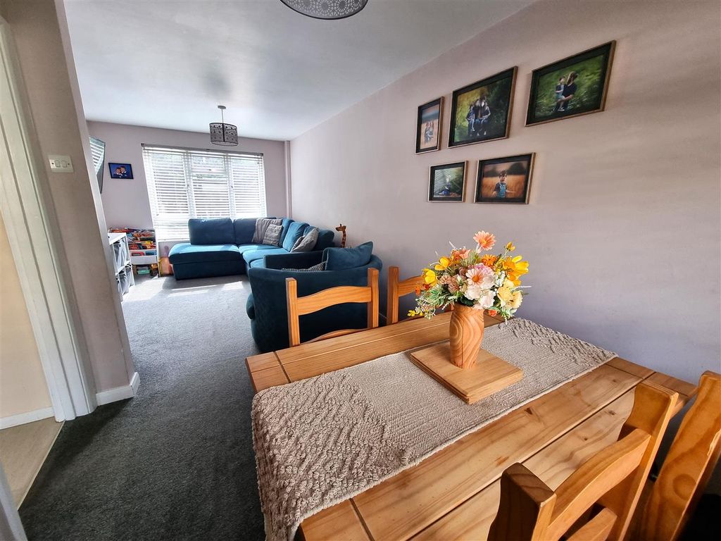 Property photo 2 of 18 Sitting Diner.Jpg