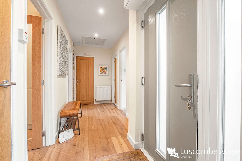 Property photo 2 of 26