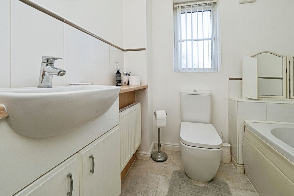 Property photo 3 of 14 Bathroom