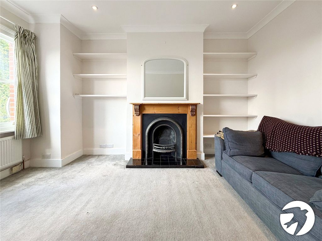 Property photo 3 of 12 Lounge