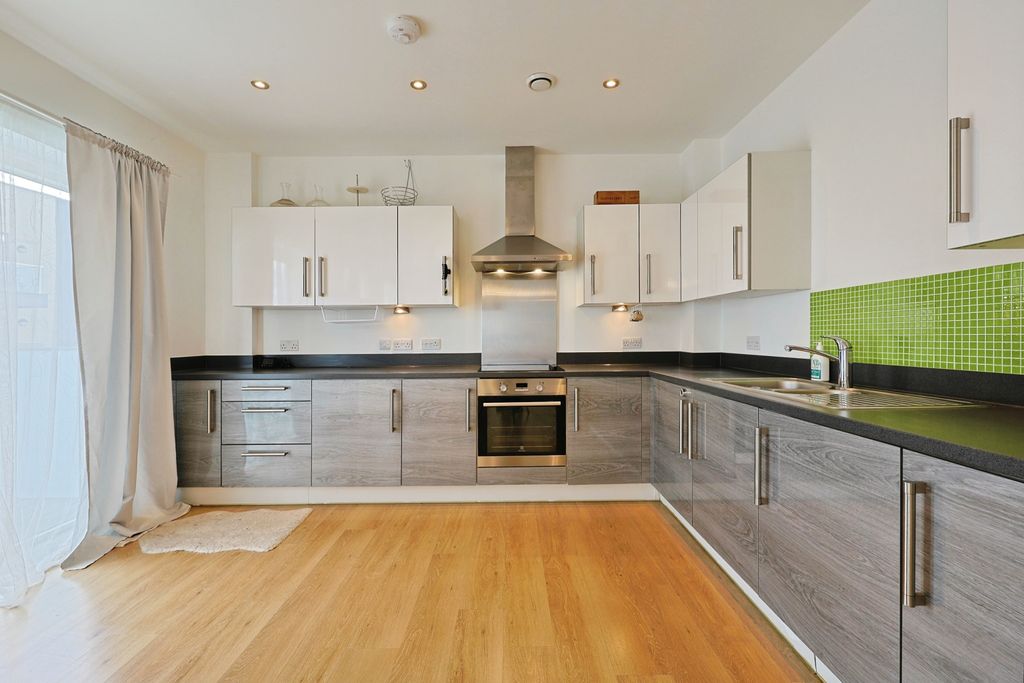 Property photo 2 of 12 Kitchen