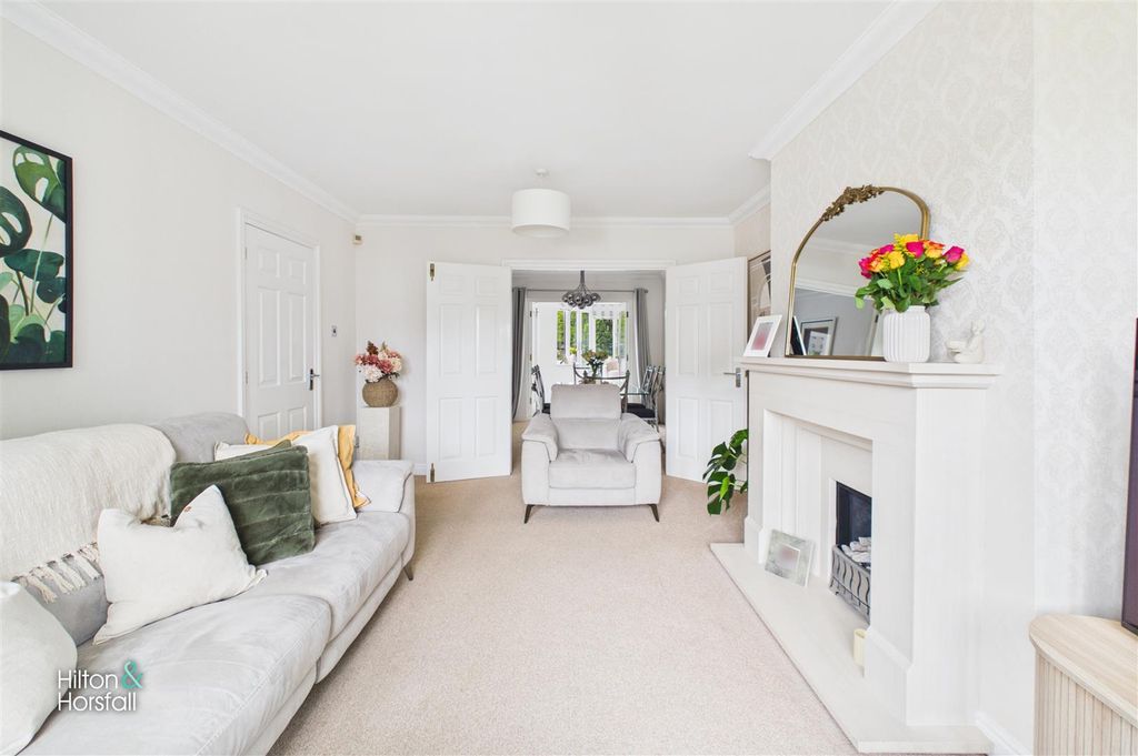 Property photo 3 of 27 Oaken Bank