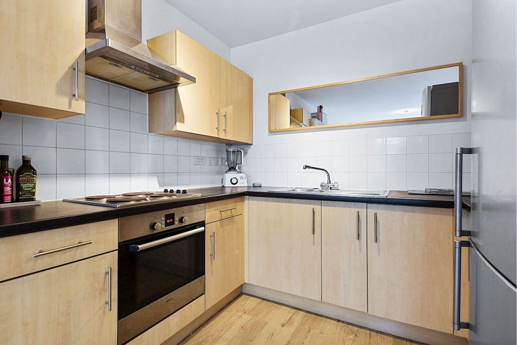 Property photo 2 of 8 Lounge / Kitchen