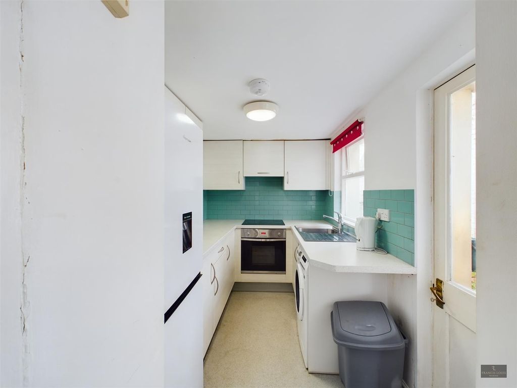 Property photo 3 of 8 Cam01856G0-Pr0126-Still004.Jpg