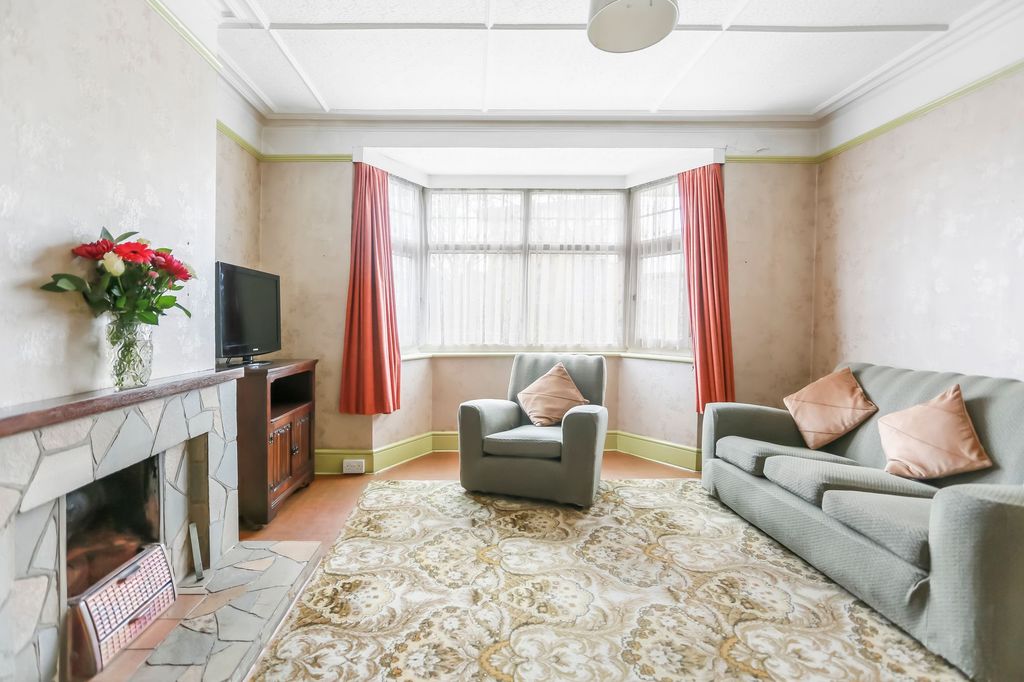 Property photo 2 of 18