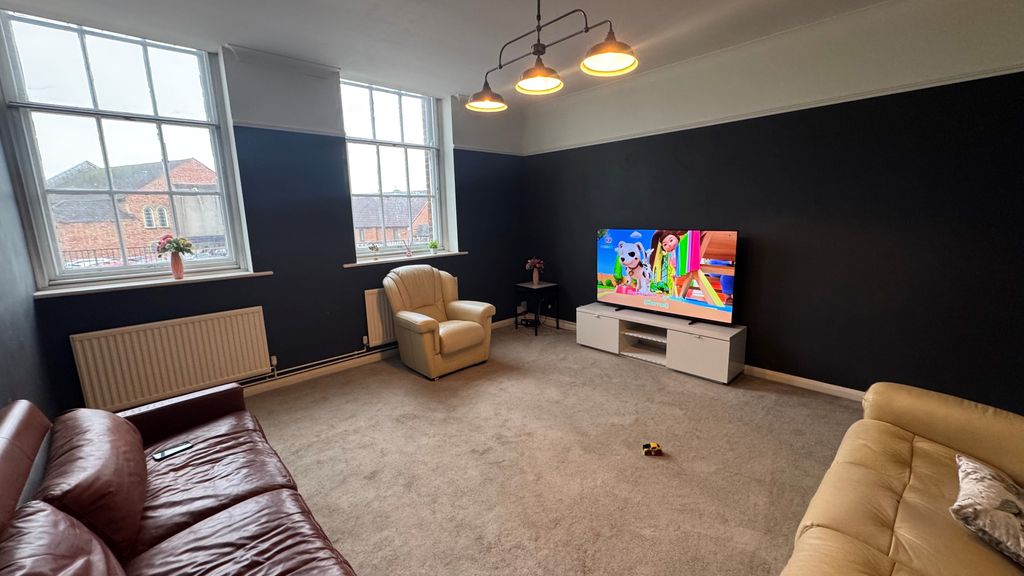 Property photo 3 of 7 Living Room