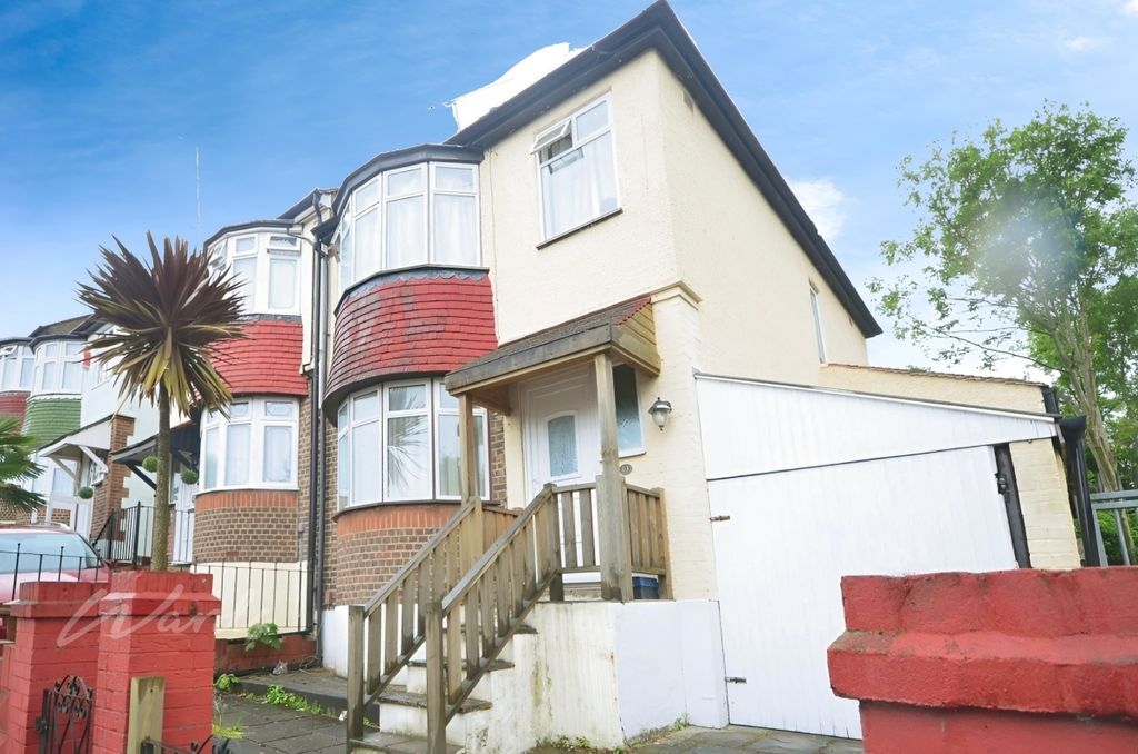 Property photo 1 of 5 Leslie Front