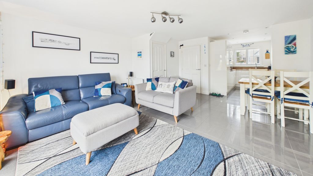 Property photo 3 of 16 Gallery