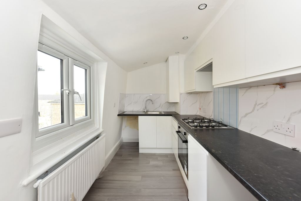 Property photo 2 of 10 34F Ainsworth Road (8)