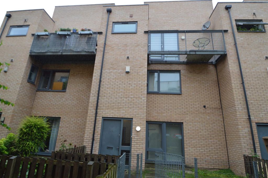 Property photo 1 of 8 10Betsham-1.Jpg