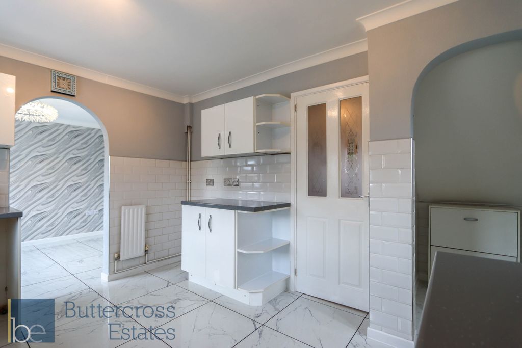 Property photo 3 of 15 Kitchen