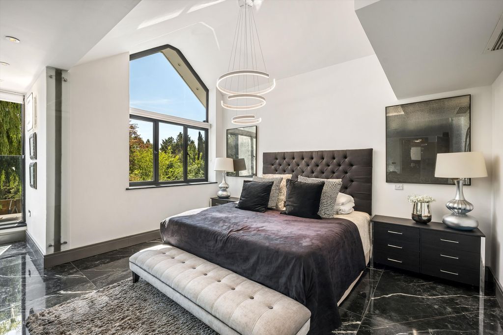 Additional image 20 of 5 bed detached house to rentWaggon Road, Barnet EN4