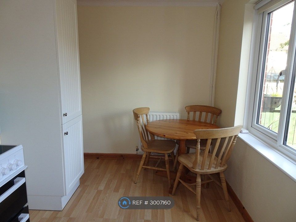 Property photo 3 of 10 Dining Kitchen