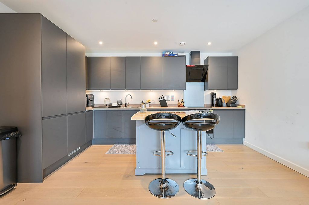 Property photo 3 of 9