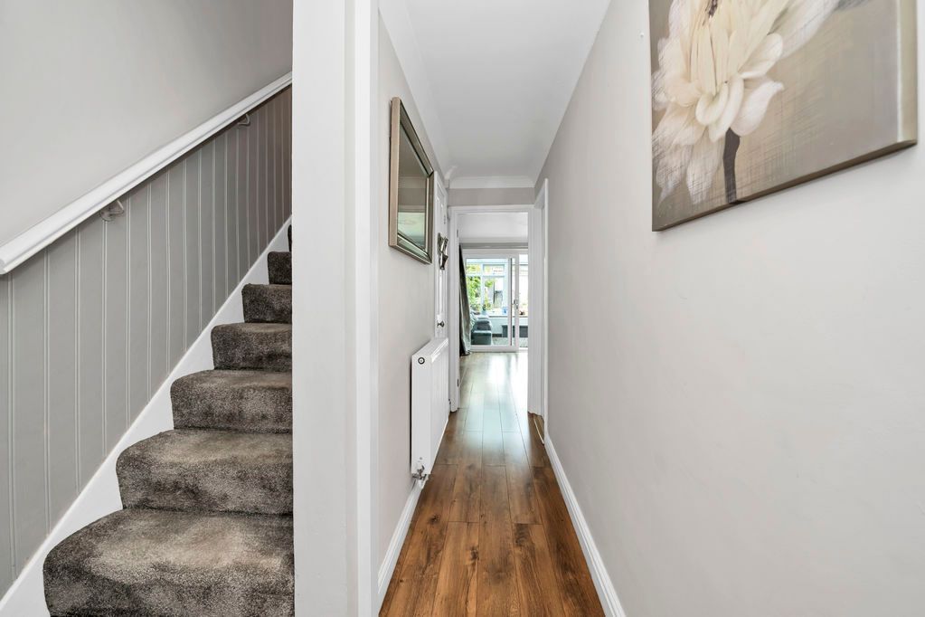 Property photo 3 of 13 Hallway/Entrance